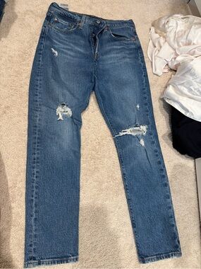 Levi's Distressed Dark Blue Straight-Leg Women's Jeans